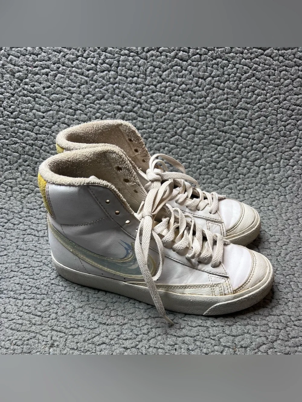 Vintage Nike Blazer Mid '77 GS Girls Size 4.5 Y White And Blue